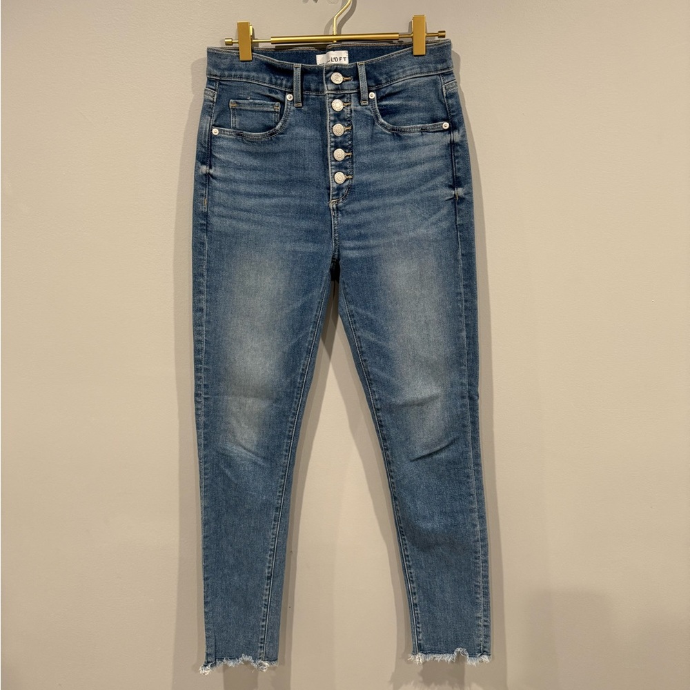LOFT Blue Skinny Jeans with frayed Hem and High-Waisted Fit